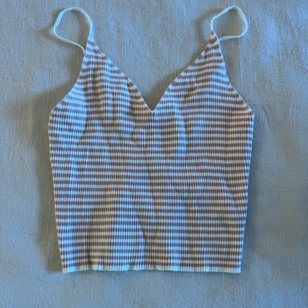 L.A. HEARTS cropped v-neck tank MEDIUM